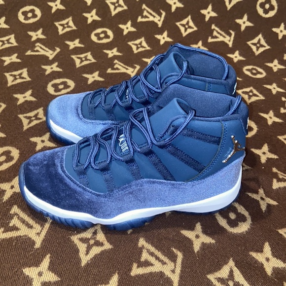 Blue Jordan 11 Retro Sneakers - Picture 3 of 12